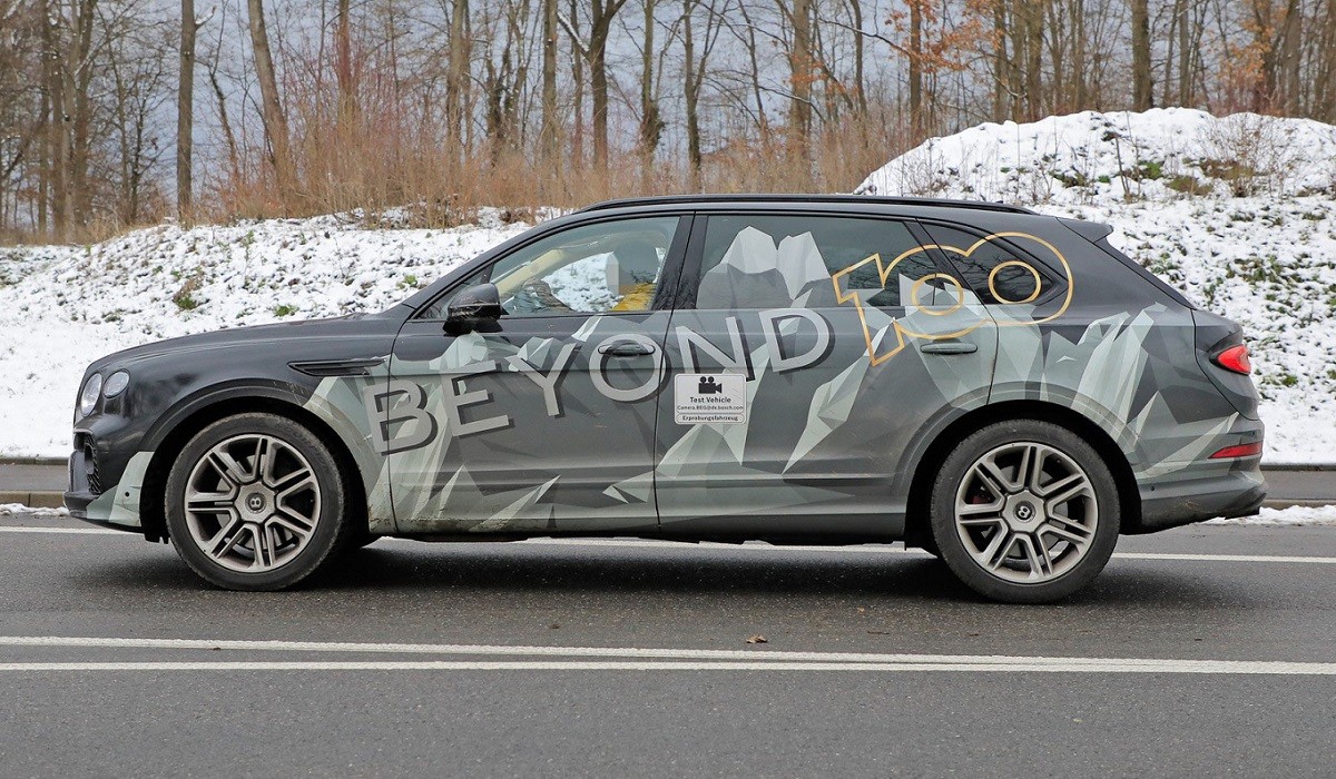 Фотошпионы подловили длиннобазный кроссовер Bentley Bentayga Фотошпионы подловили длиннобазный кроссовер Bentley Bentayga