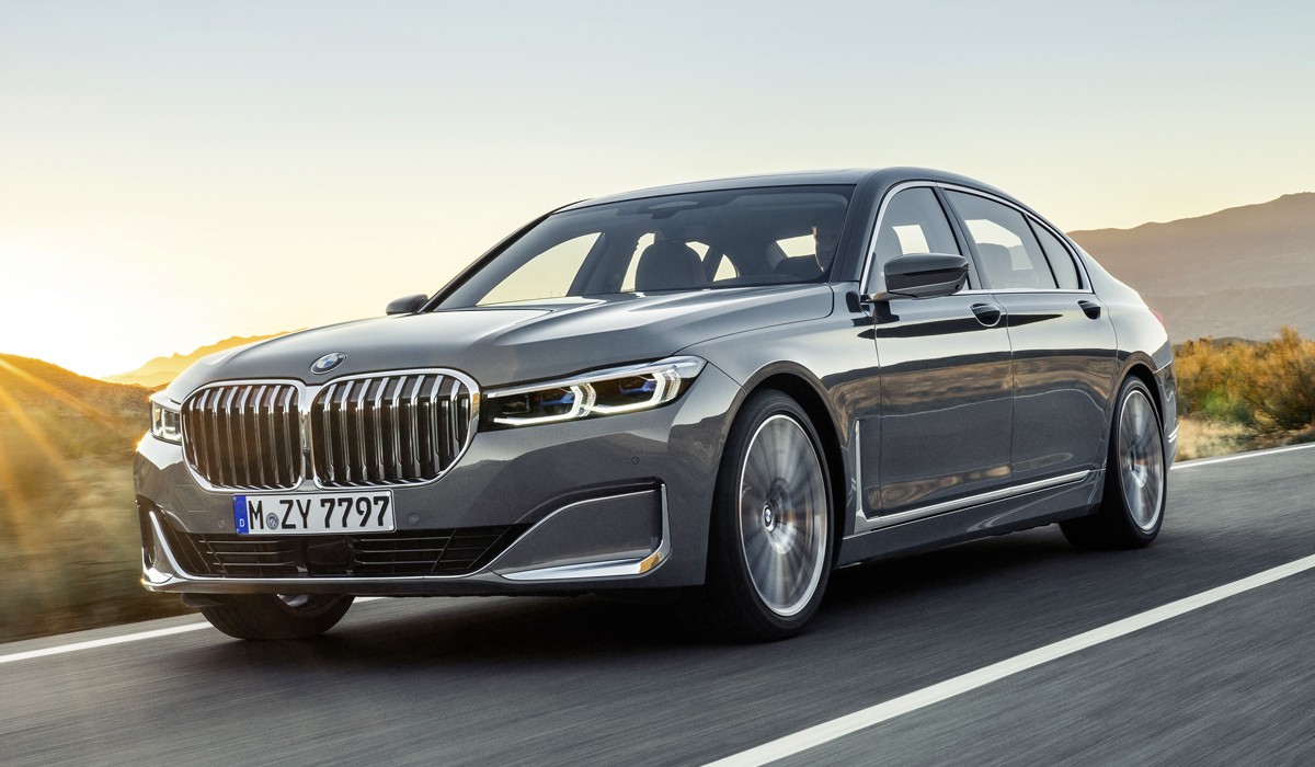 Новые версии, базовые гибриды и другие обновки BMW