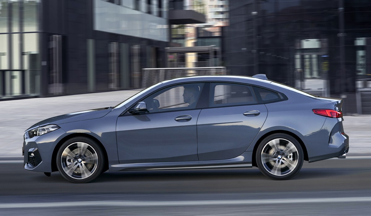 Новые версии, базовые гибриды и другие обновки BMW