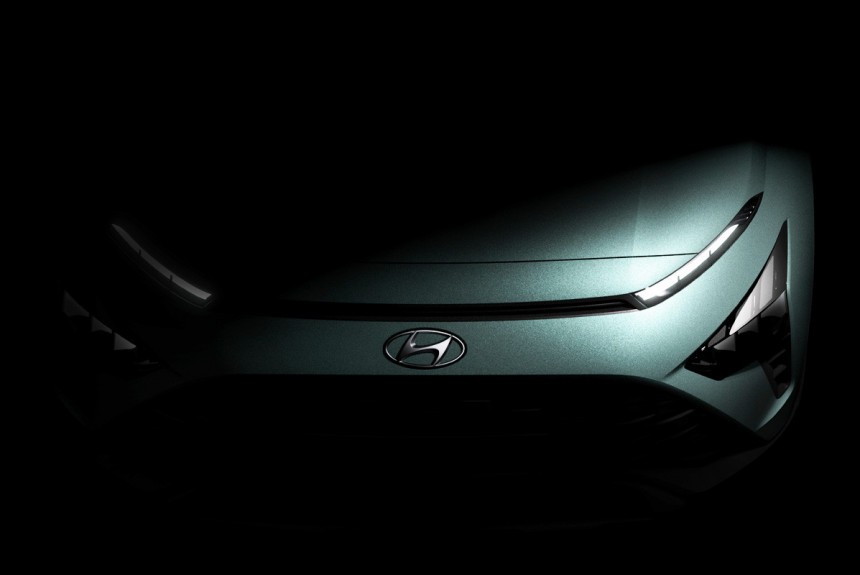 Кроссовер Hyundai Bayon показался на новых тизерах