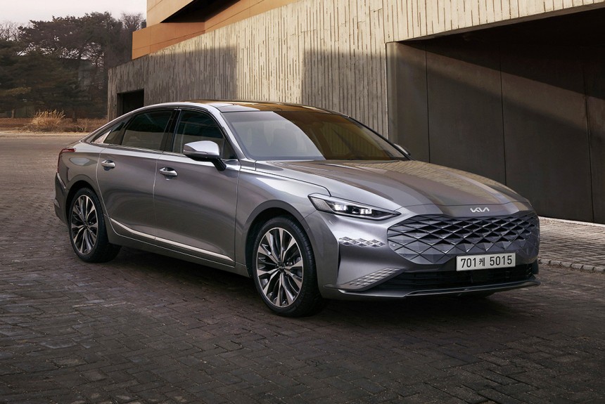 Седан Kia K8 станет первой моделью с новым логотипом