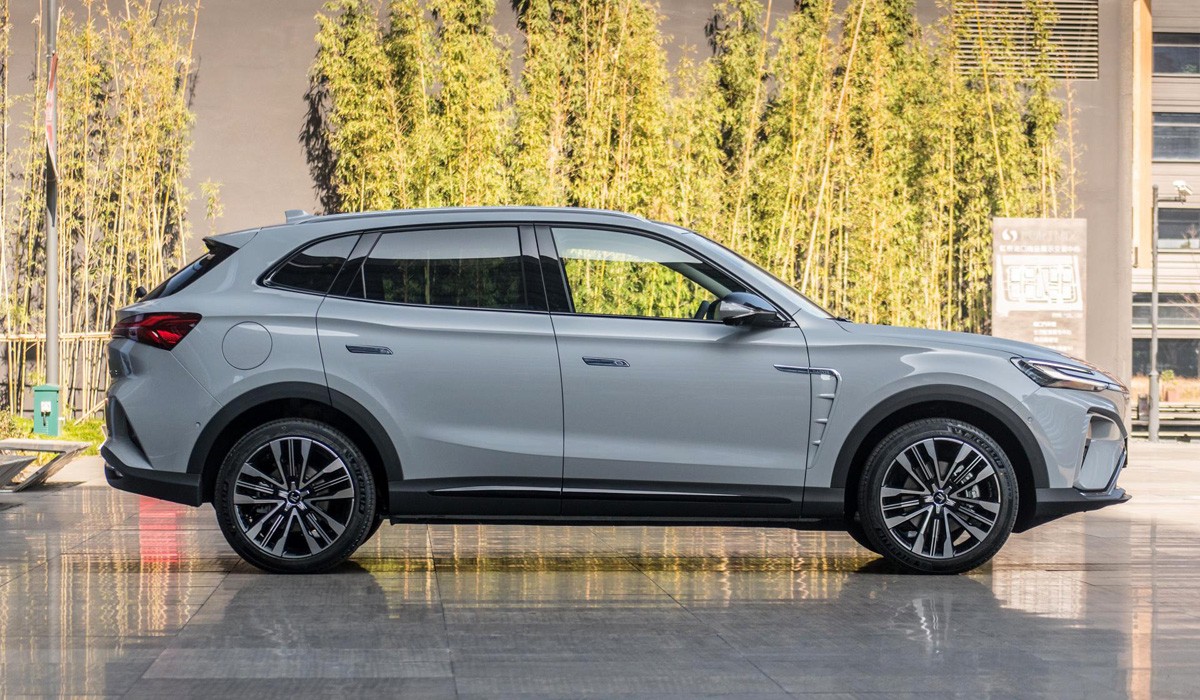 Электрический кроссовер Roewe Marvel R стал серийным Электрический кроссовер Roewe Marvel R стал серийным
