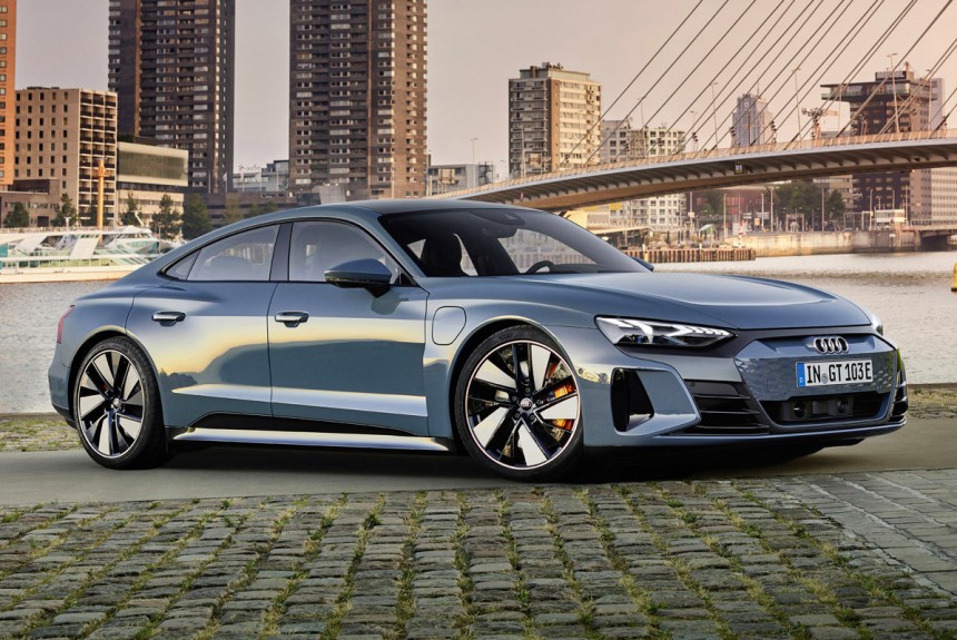 Серийный электроседан Audi e-tron GT представлен в двух версиях Серийный электроседан Audi e-tron GT представлен в двух версиях