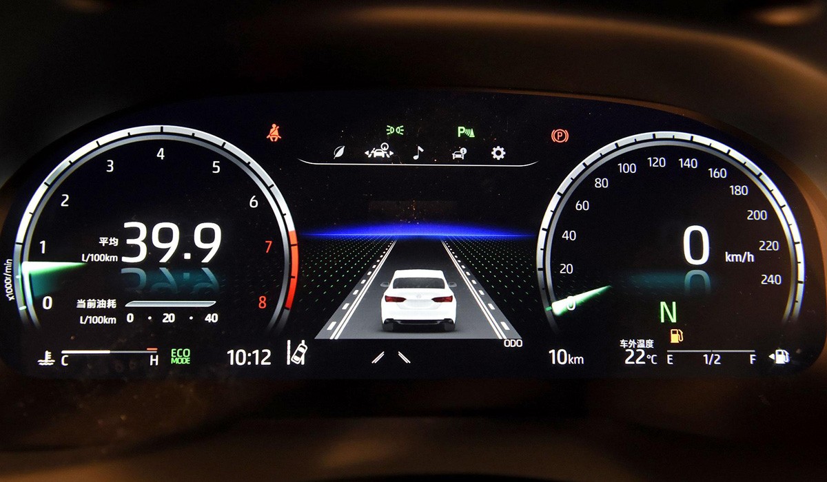 Обновленная Toyota Camry обрела виртуальные приборы Обновленная Toyota Camry обрела виртуальные приборы