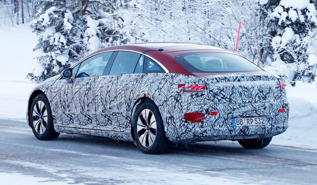 Электрический флагман Mercedes-Benz EQS сбрасывает камуфляж Электрический флагман Mercedes-Benz EQS сбрасывает камуфляж