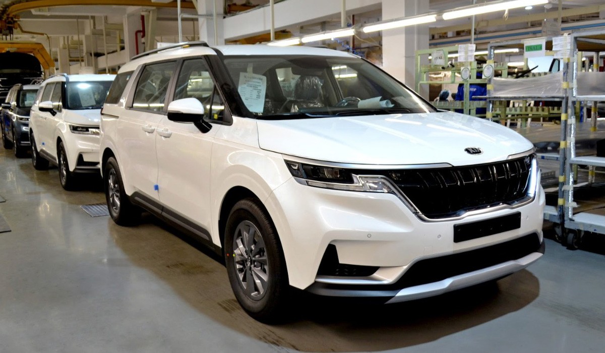 Автотор начал сборку минивэнов Kia Carnival
