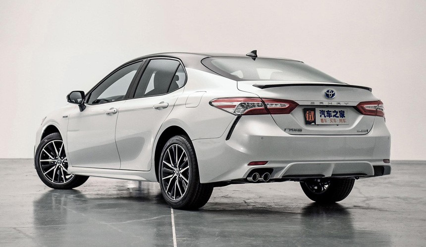 Обновленная Toyota Camry обрела виртуальные приборы Обновленная Toyota Camry обрела виртуальные приборы