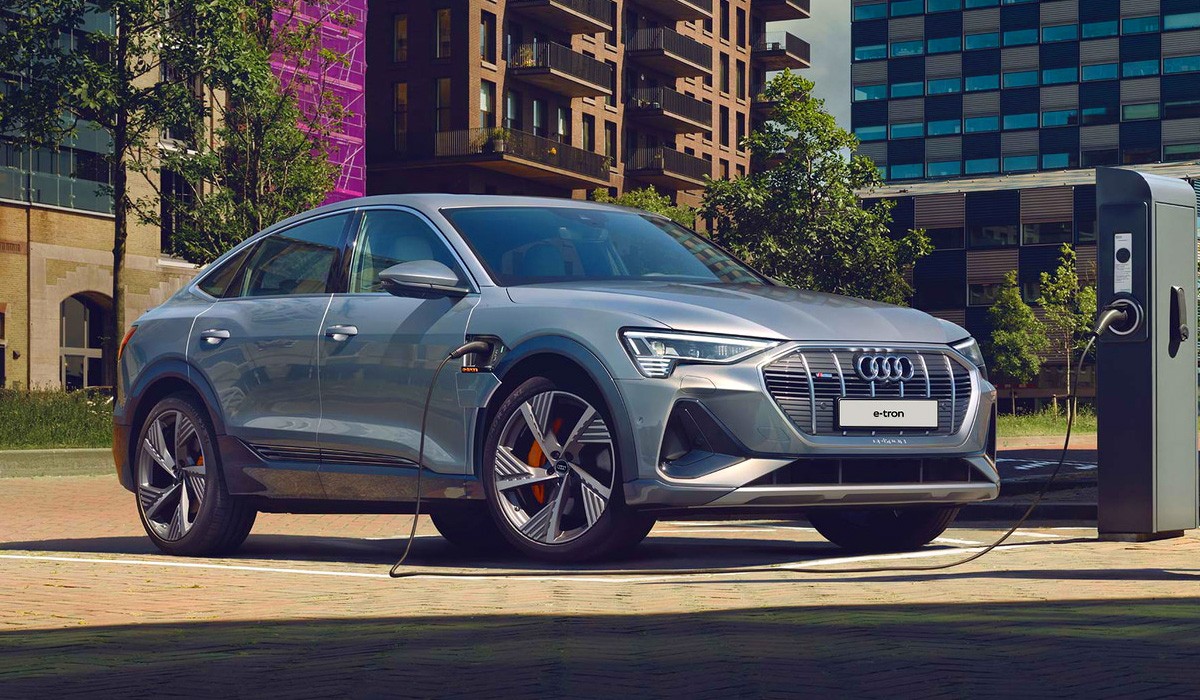 До России добрался купеобразный кроссовер Audi e-tron Sportback До России добрался купеобразный кроссовер Audi e-tron Sportback