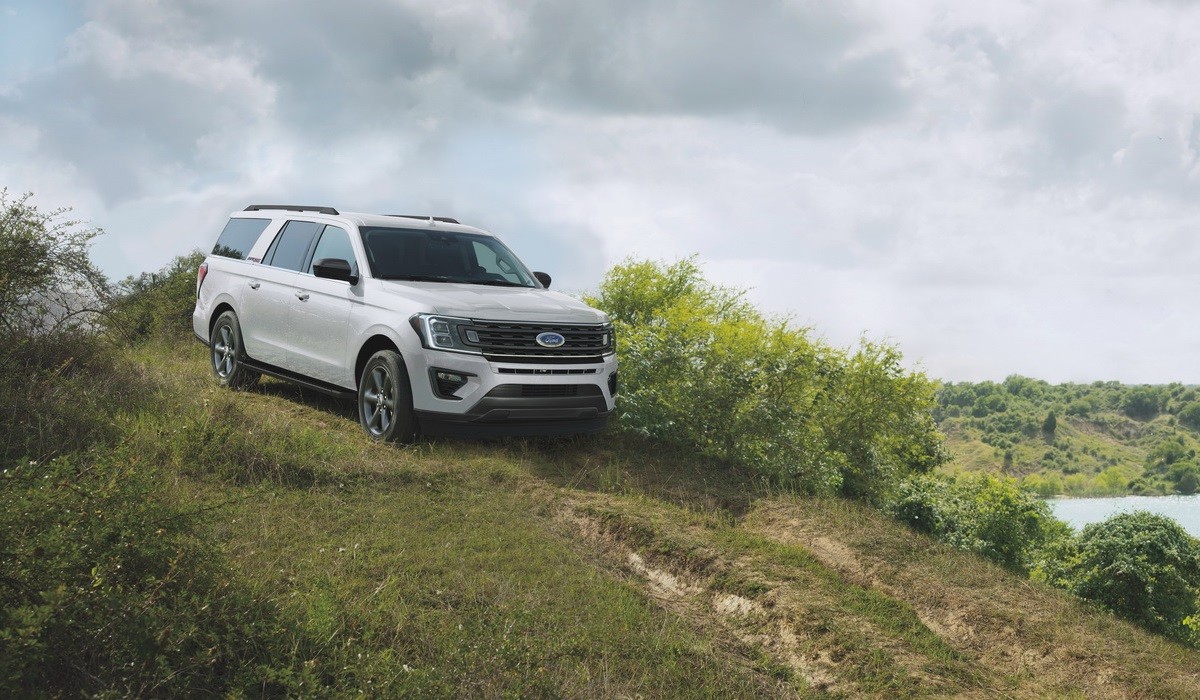 Ford Expedition обзавелся новой базовой версией XL STX