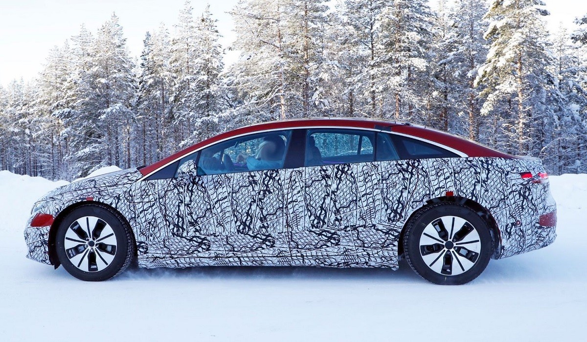 Электрический флагман Mercedes-Benz EQS сбрасывает камуфляж Электрический флагман Mercedes-Benz EQS сбрасывает камуфляж