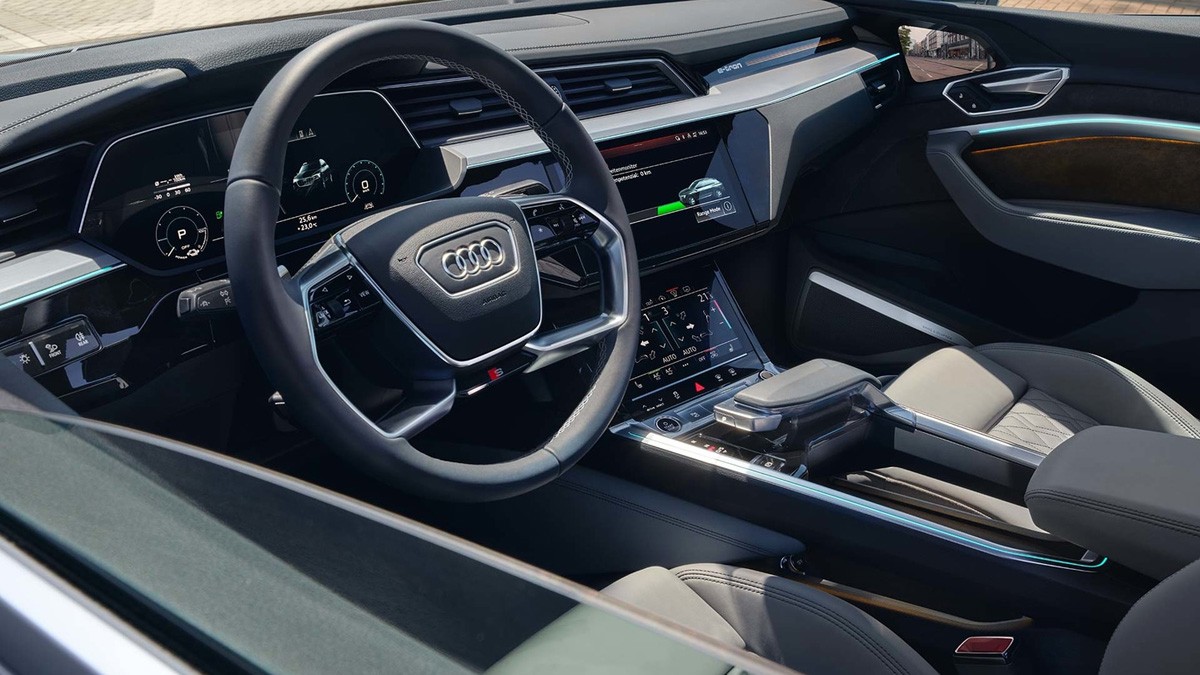 До России добрался купеобразный кроссовер Audi e-tron Sportback До России добрался купеобразный кроссовер Audi e-tron Sportback