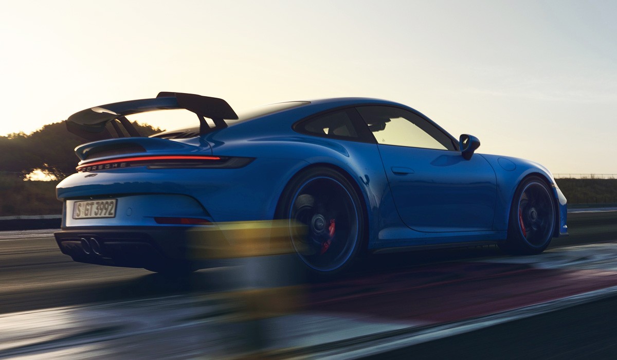 Новый Porsche 911 GT3 еще сильнее отдалился от базовой модели Новый Porsche 911 GT3 еще сильнее отдалился от базовой модели