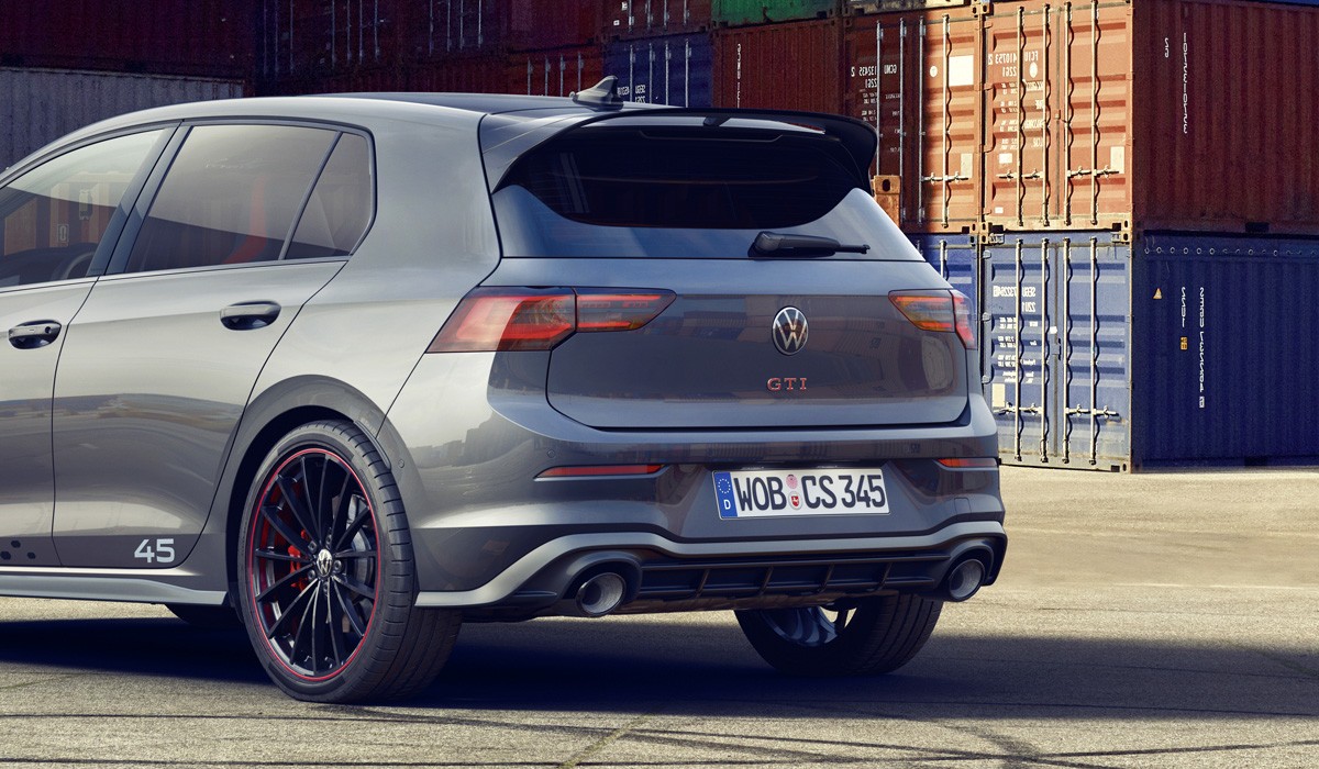 Volkswagen Golf GTI Clubsport 45 приурочен к юбилею версии GTI Volkswagen Golf GTI Clubsport 45 приурочен к юбилею версии GTI