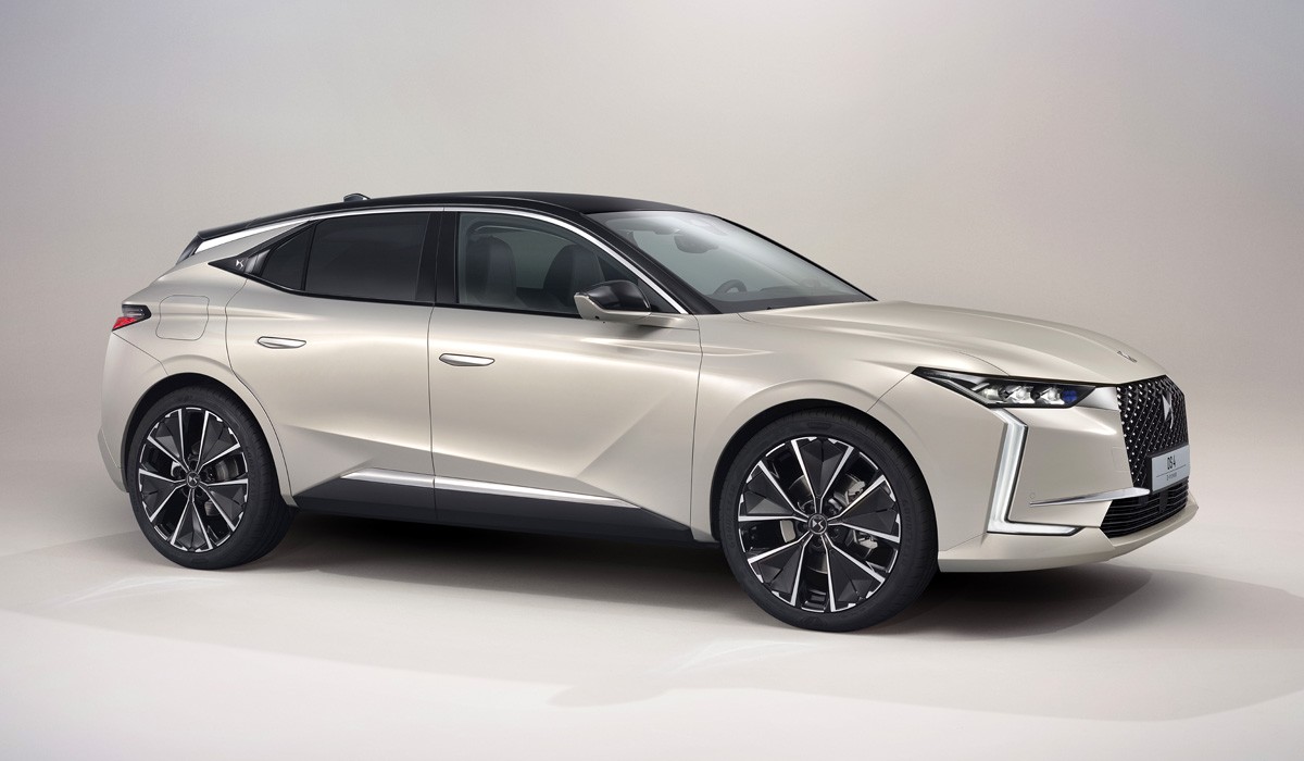 Представлен хэтчбек DS 4 второго поколения Представлен хэтчбек DS 4 второго поколения