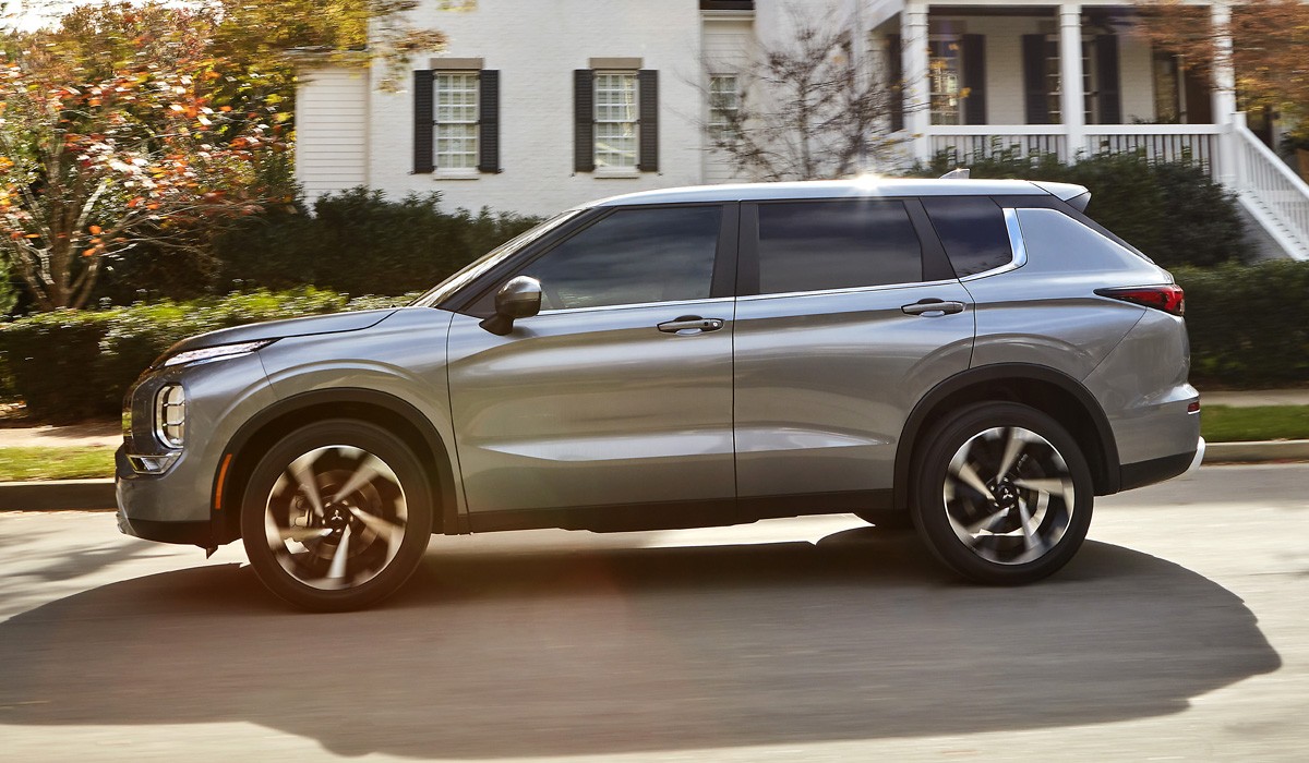 Представлен кроссовер Mitsubishi Outlander нового поколения Представлен кроссовер Mitsubishi Outlander нового поколения