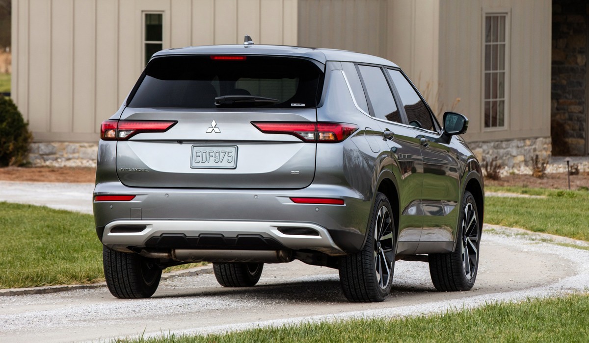 Представлен кроссовер Mitsubishi Outlander нового поколения Представлен кроссовер Mitsubishi Outlander нового поколения