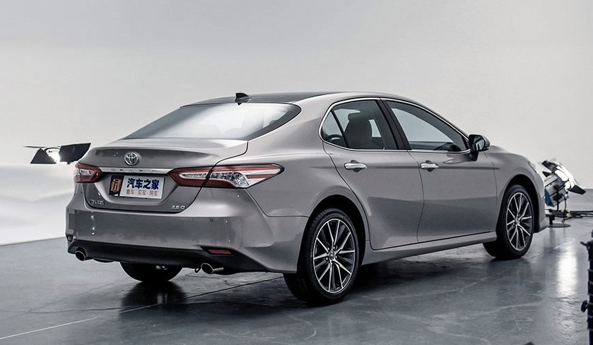 Обновленная Toyota Camry обрела виртуальные приборы Обновленная Toyota Camry обрела виртуальные приборы