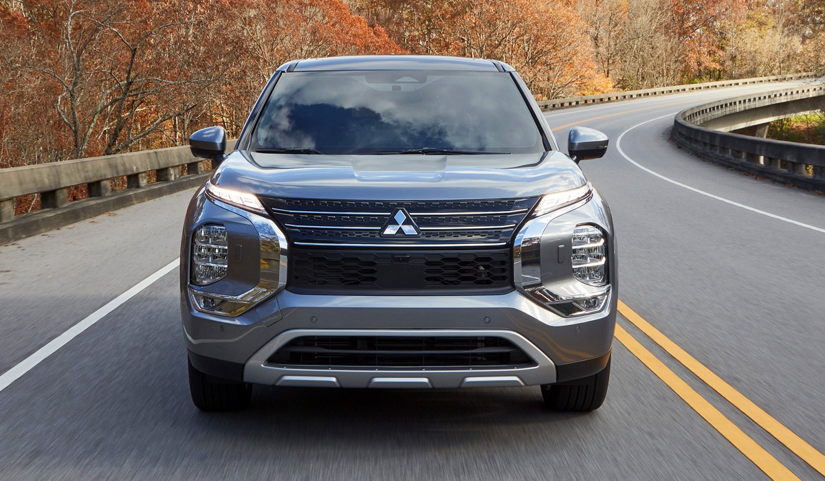 Представлен кроссовер Mitsubishi Outlander нового поколения Представлен кроссовер Mitsubishi Outlander нового поколения