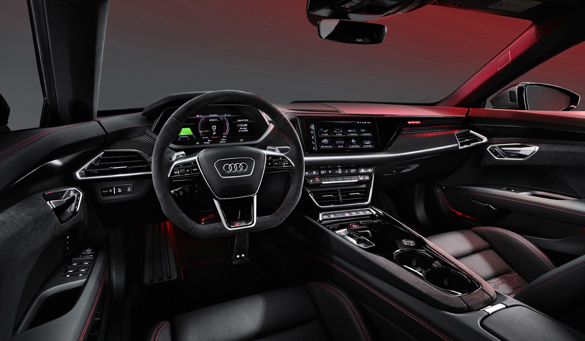 Серийный электроседан Audi e-tron GT представлен в двух версиях Серийный электроседан Audi e-tron GT представлен в двух версиях