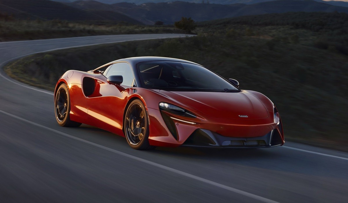 Гибридный суперкар Mclaren Artura: новая базовая модель марки