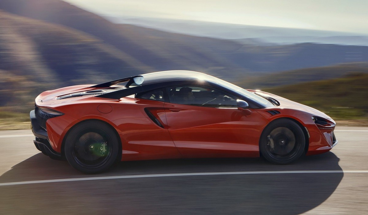 Гибридный суперкар Mclaren Artura: новая базовая модель марки