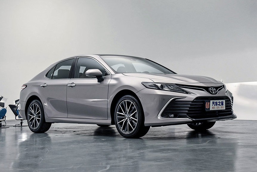Обновленная Toyota Camry обрела виртуальные приборы Обновленная Toyota Camry обрела виртуальные приборы