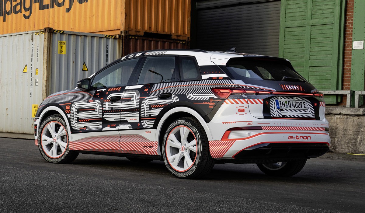 Кроссовер Audi Q4 e-tron начали рассекречивать с интерьера Кроссовер Audi Q4 e-tron начали рассекречивать с интерьера