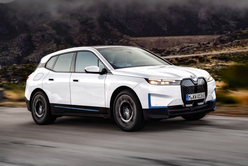 Кроссовер BMW iX выйдет на рынок в двух версиях Кроссовер BMW iX выйдет на рынок в двух версиях