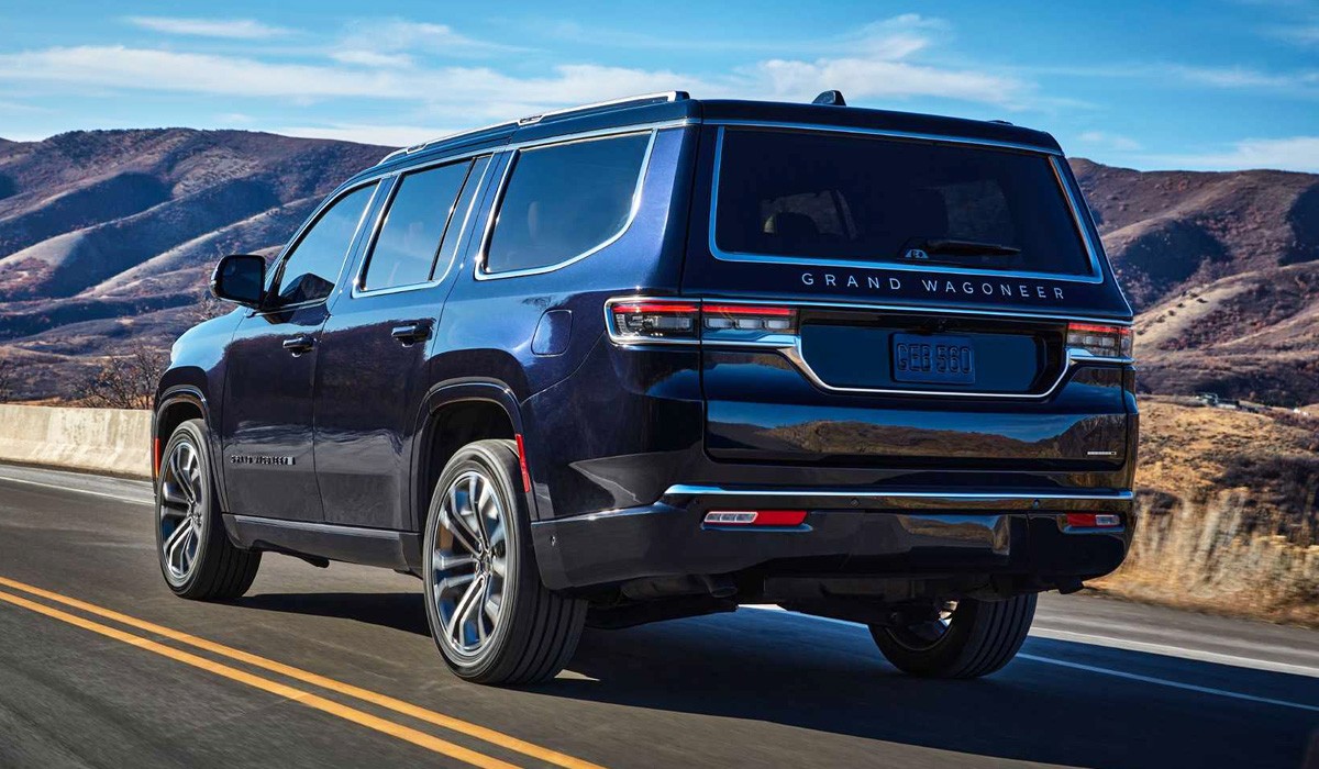 Представлены серийные Jeep Wagoneer и Grand Wagoneer