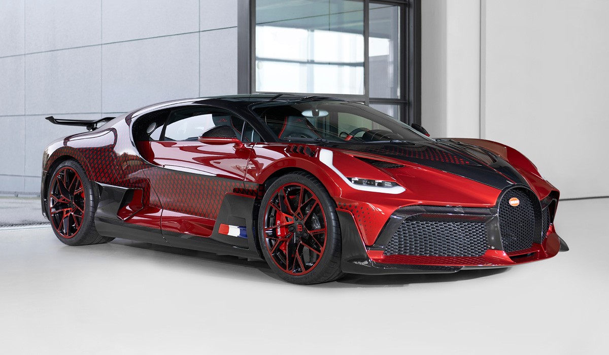 Эксклюзивный гиперкар Bugatti Divo Lady Bug и 1600 ячеек Эксклюзивный гиперкар Bugatti Divo Lady Bug и 1600 ячеек