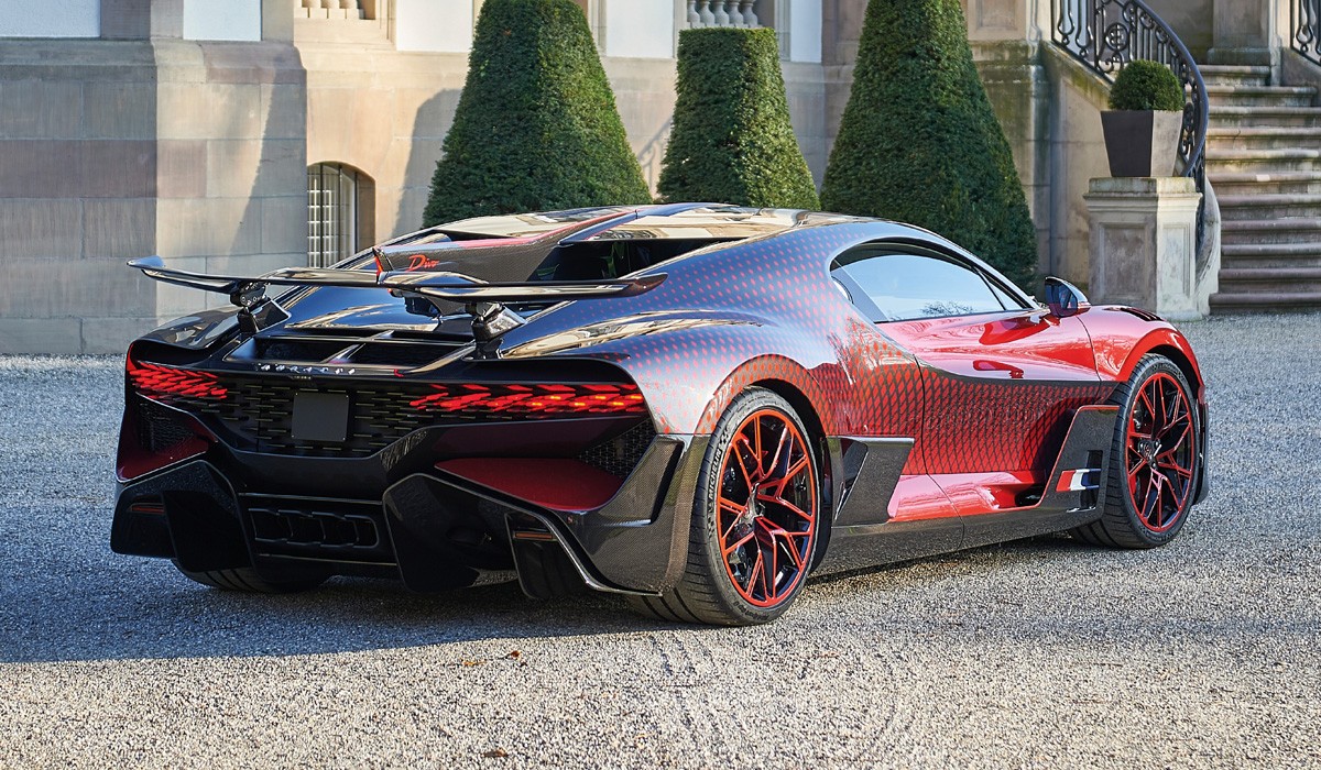 Эксклюзивный гиперкар Bugatti Divo Lady Bug и 1600 ячеек Эксклюзивный гиперкар Bugatti Divo Lady Bug и 1600 ячеек
