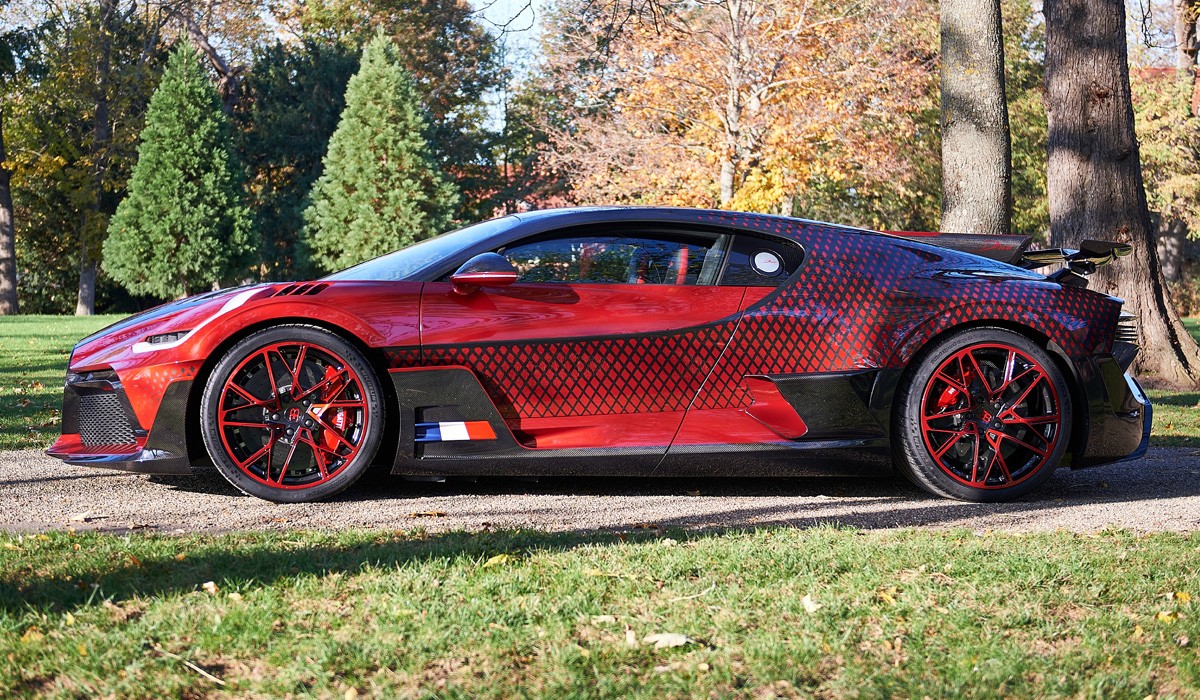 Эксклюзивный гиперкар Bugatti Divo Lady Bug и 1600 ячеек Эксклюзивный гиперкар Bugatti Divo Lady Bug и 1600 ячеек