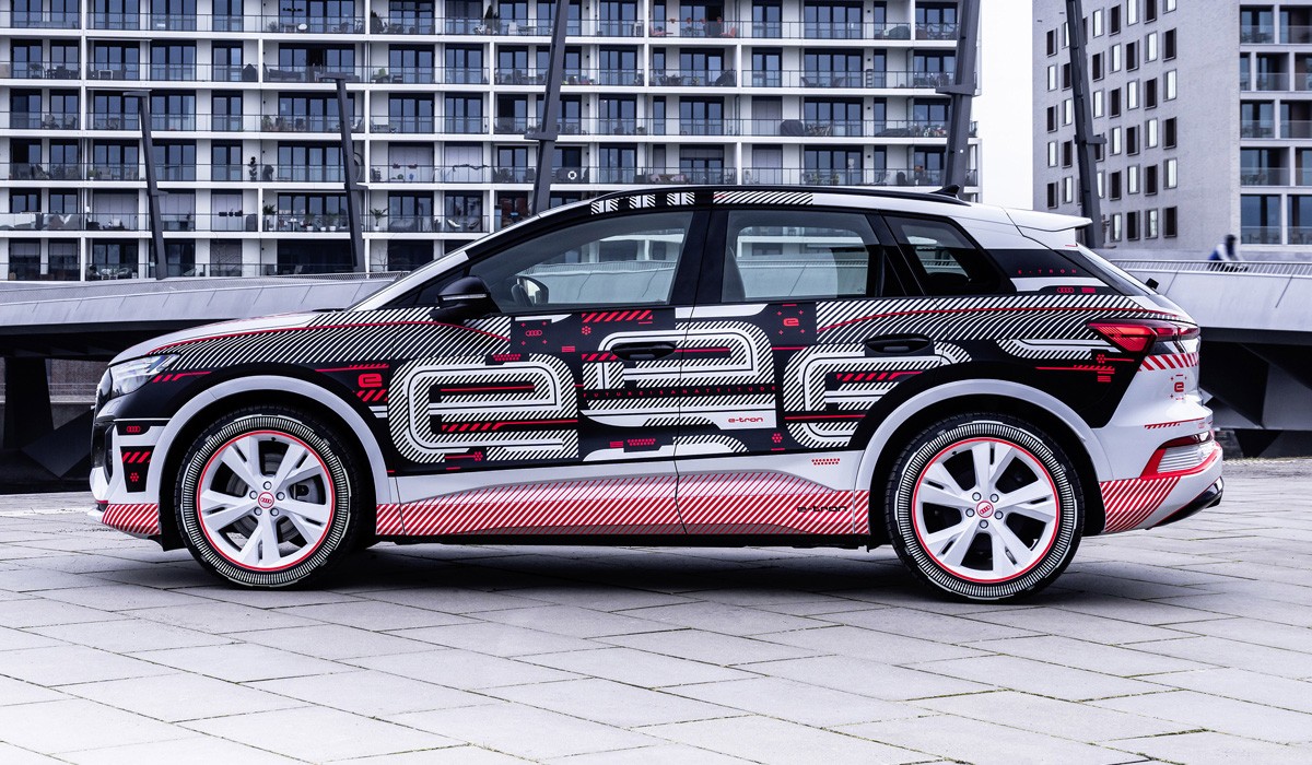 Кроссовер Audi Q4 e-tron начали рассекречивать с интерьера Кроссовер Audi Q4 e-tron начали рассекречивать с интерьера