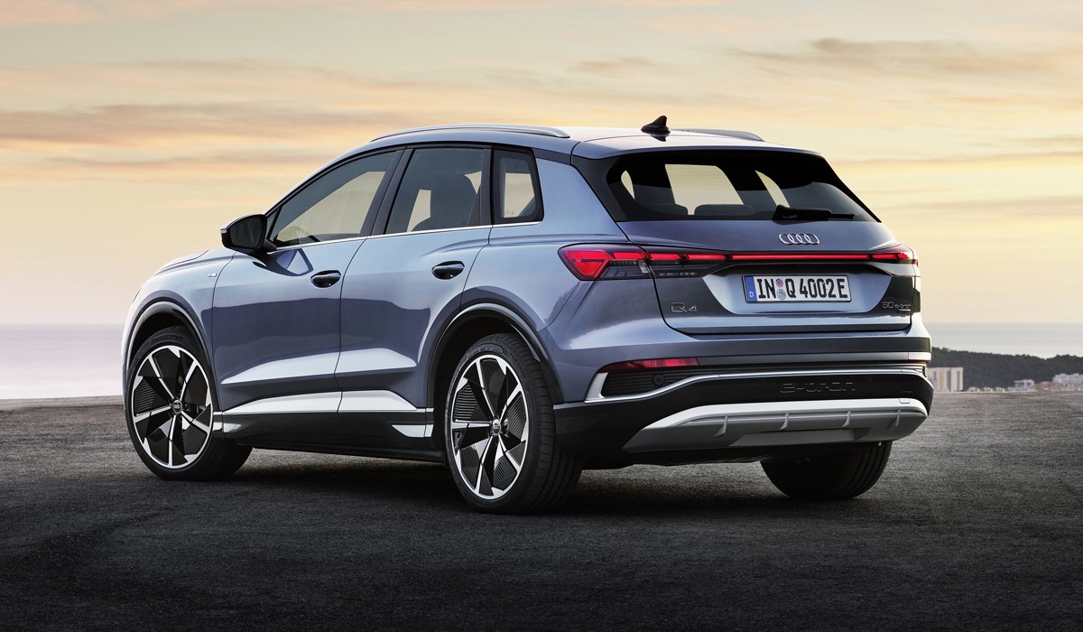 Серийный кроссовер Audi Q4 e-tron дебютировал с двумя типами кузова Серийный кроссовер Audi Q4 e-tron дебютировал с двумя типами кузова
