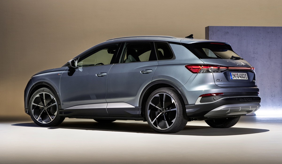 Серийный кроссовер Audi Q4 e-tron дебютировал с двумя типами кузова Серийный кроссовер Audi Q4 e-tron дебютировал с двумя типами кузова