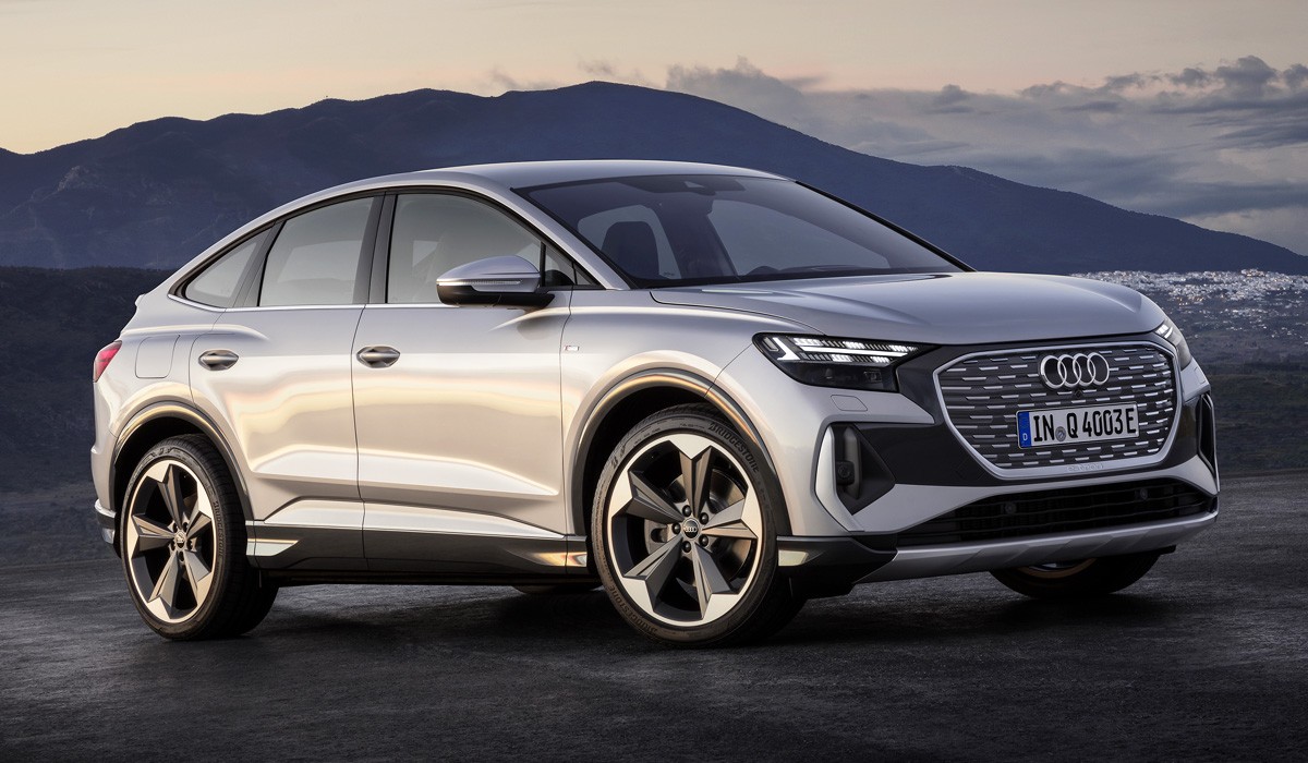 Серийный кроссовер Audi Q4 e-tron дебютировал с двумя типами кузова Серийный кроссовер Audi Q4 e-tron дебютировал с двумя типами кузова