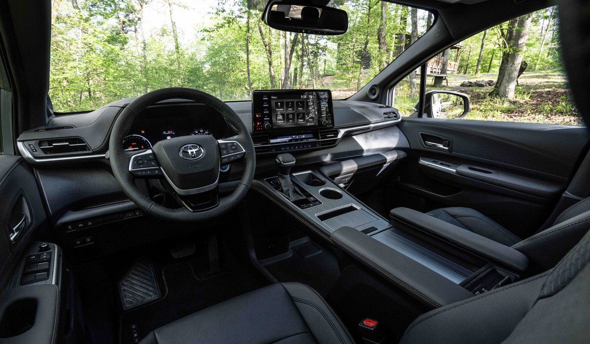 Минивэн Toyota Sienna Woodland для вылазок на природу Минивэн Toyota Sienna Woodland для вылазок на природу