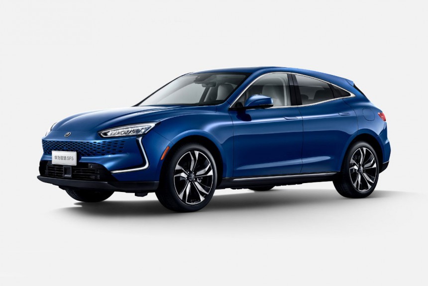 Huawei вышел на автомобильный рынок, но пока с чужой моделью Huawei вышел на автомобильный рынок, но пока с чужой моделью