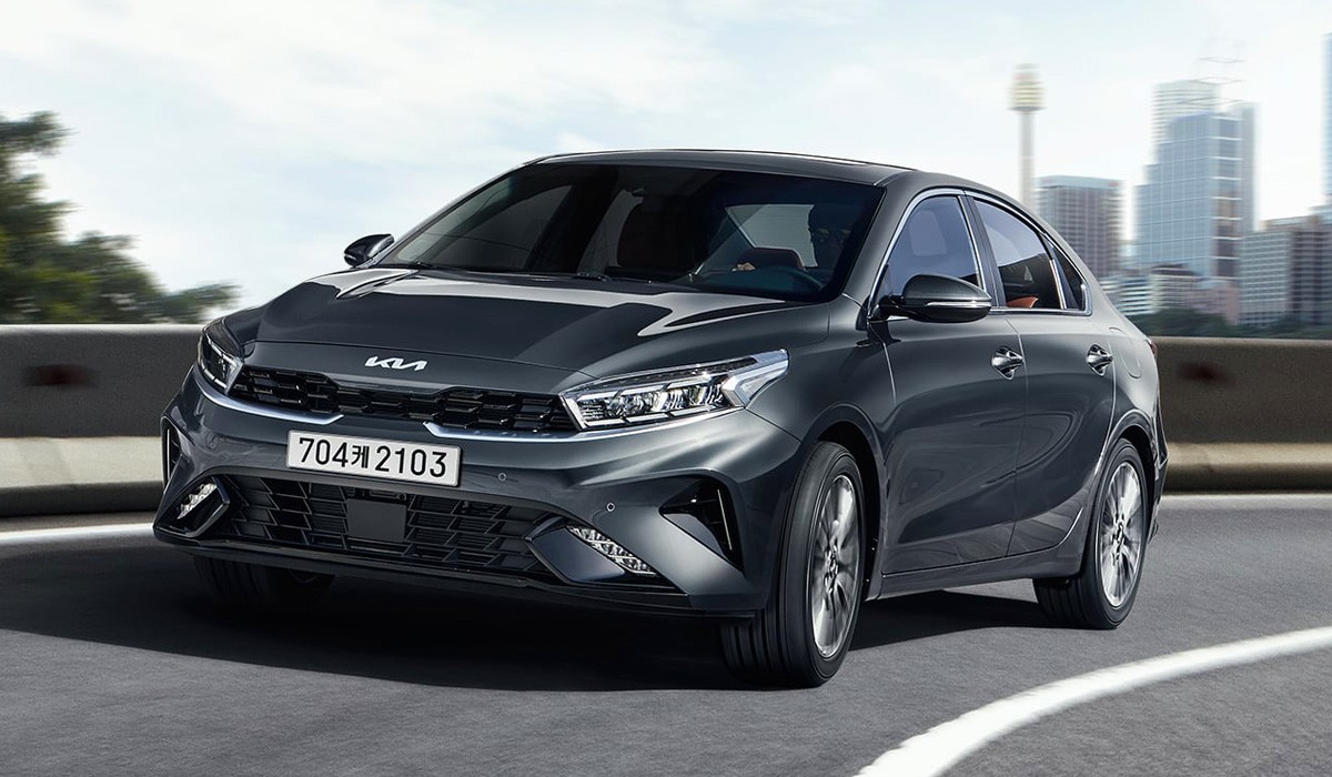 Обновленное семейство Kia K3: седан и хэтчбек