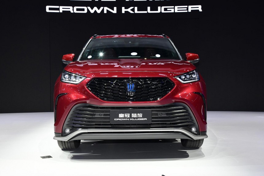 Семейство Toyota Crown: не только кроссовер, но и минивэн Семейство Toyota Crown: не только кроссовер, но и минивэн