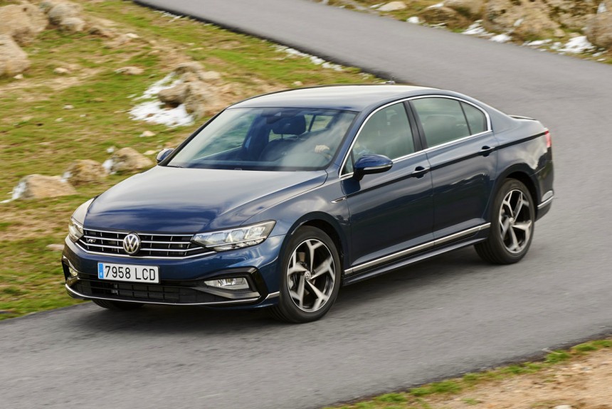 Седану Volkswagen Passat вернули 190-сильный мотор Седану Volkswagen Passat вернули 190-сильный мотор