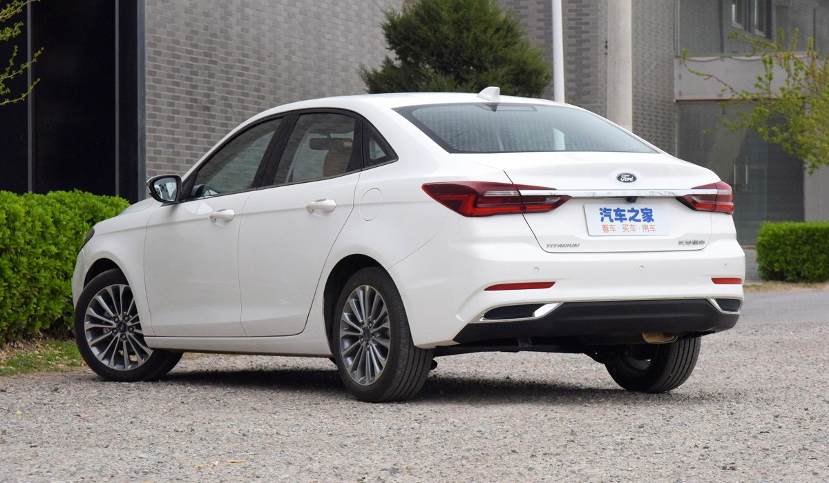 Седан Ford Escort обновлен во второй раз