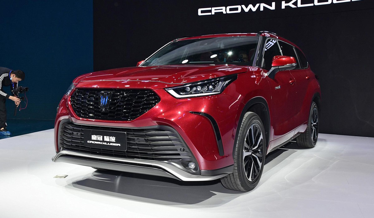 Семейство Toyota Crown: не только кроссовер, но и минивэн Семейство Toyota Crown: не только кроссовер, но и минивэн