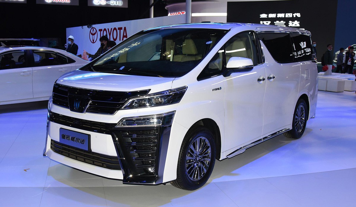 Семейство Toyota Crown: не только кроссовер, но и минивэн Семейство Toyota Crown: не только кроссовер, но и минивэн