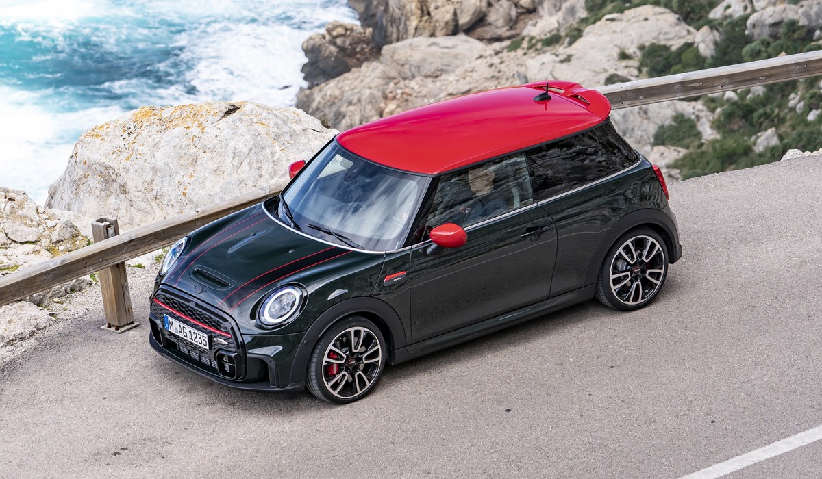 Хот-хэтч Mini John Cooper Works обновлен вслед за базовой моделью