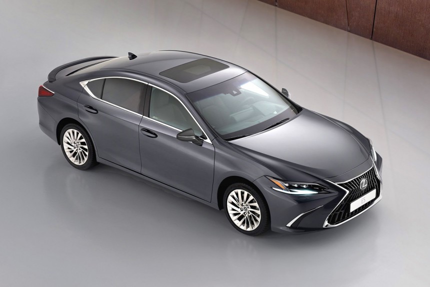 Обновленный седан Lexus ES: тачскрин и вариатор Обновленный седан Lexus ES: тачскрин и вариатор