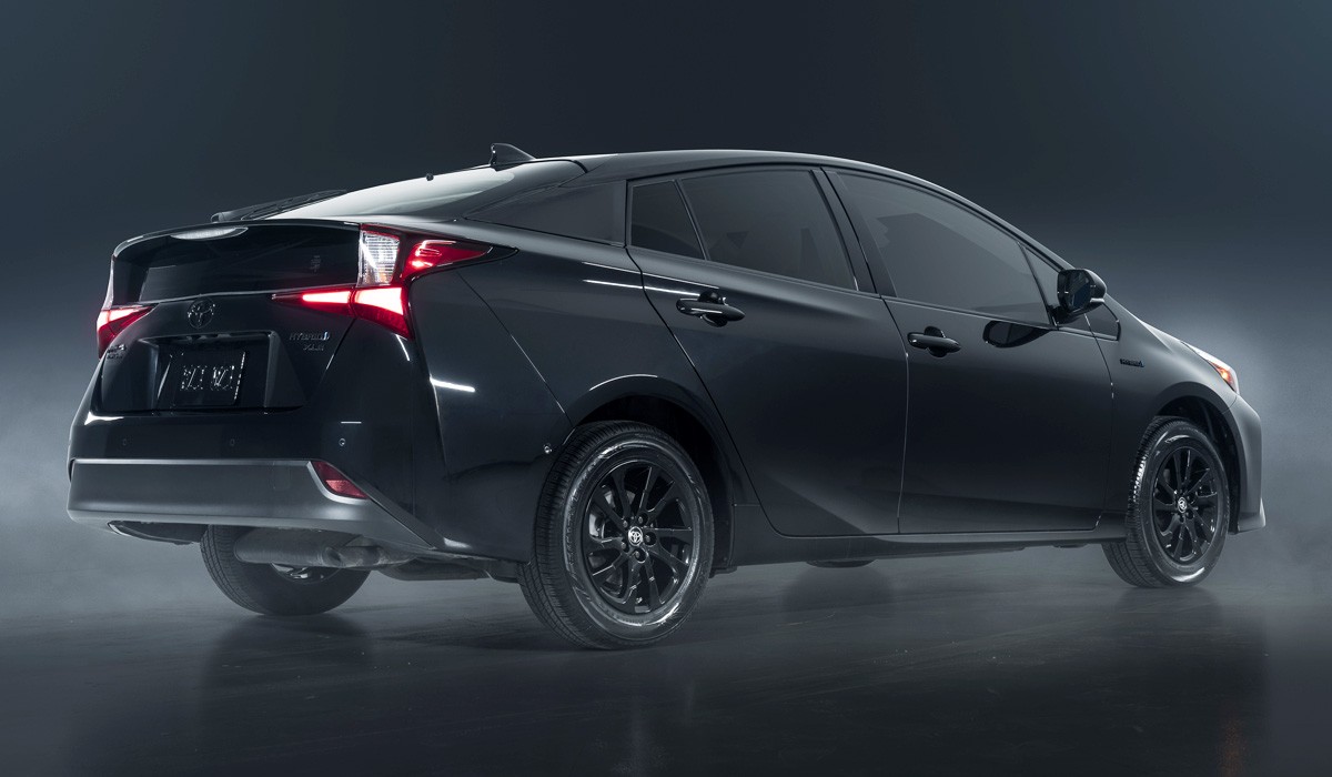 Toyota Prius Nightshade: первый зачерненный гибрид в гамме