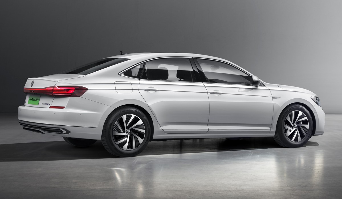 Самый крупный Volkswagen Passat обновлен еще раз