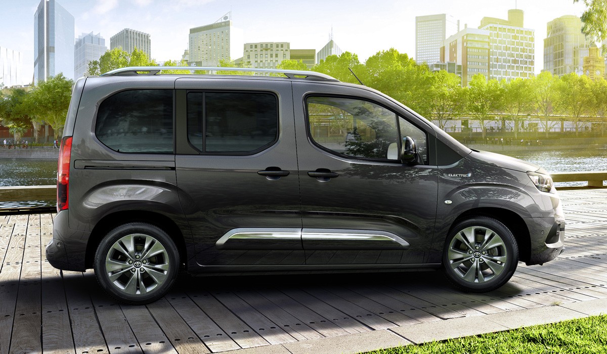 В семействе Toyota Proace City появились электромобили В семействе Toyota Proace City появились электромобили