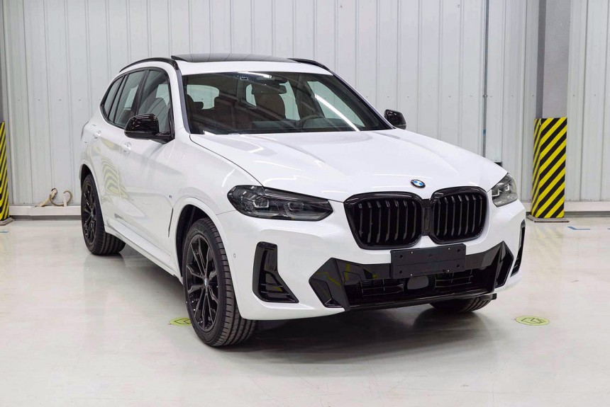 Обновленный BMW X3: фото без камуфляжа